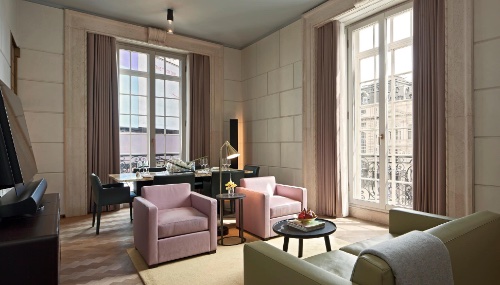 A Regent suite living room