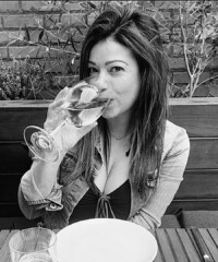 Nola Singer Makes Sustainable Sips in Los Angeles