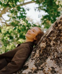 Hannah Einbinder Shifts Into Overdrive
