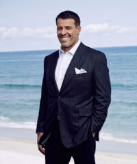 Tony Robbins’ New Book Is Giving Us Life